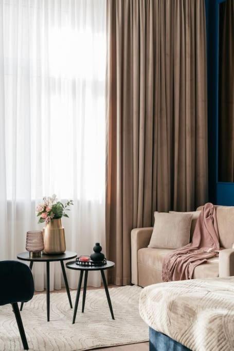 Deluxe Two-bedroom With Old Town View Apartament *