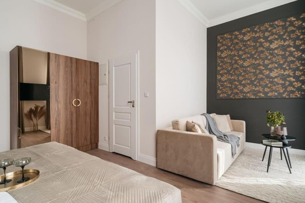 Deluxe Two-bedroom With Old Town View