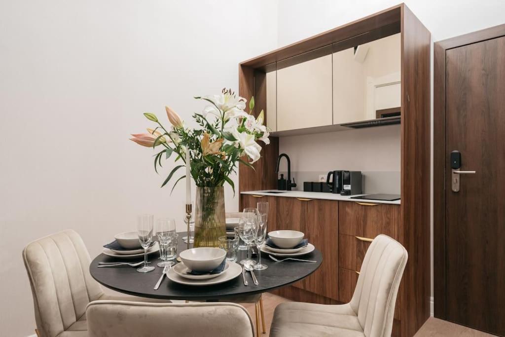 Deluxe Two-bedroom With Old Town View