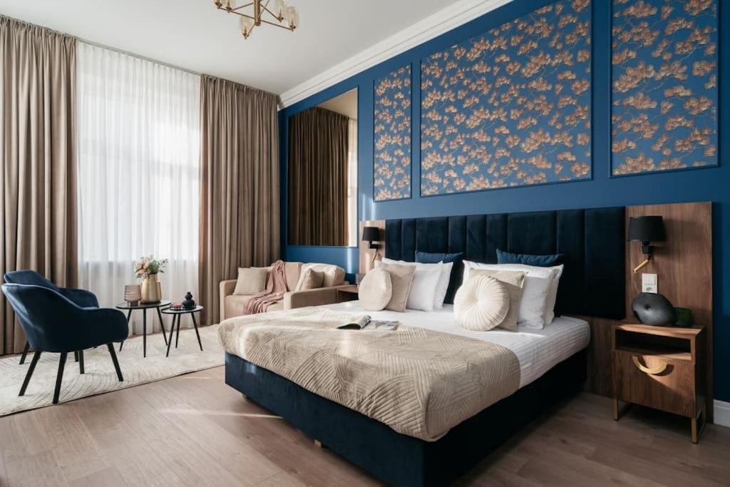 Deluxe Two-bedroom With Old Town View Apartament