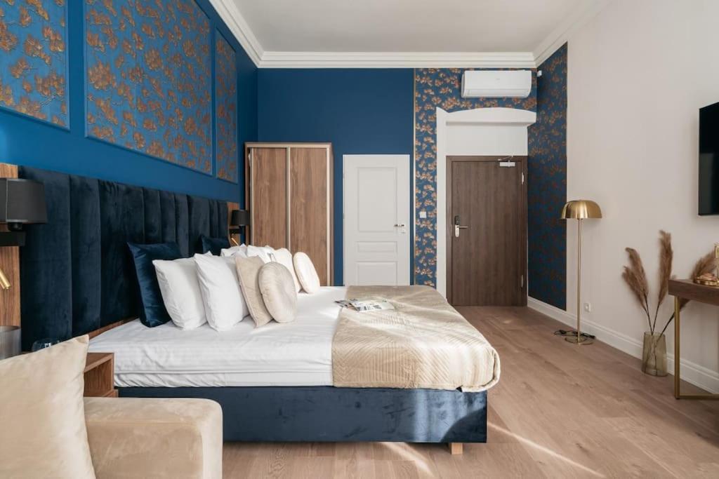 Deluxe Two-bedroom With Old Town View Apartament