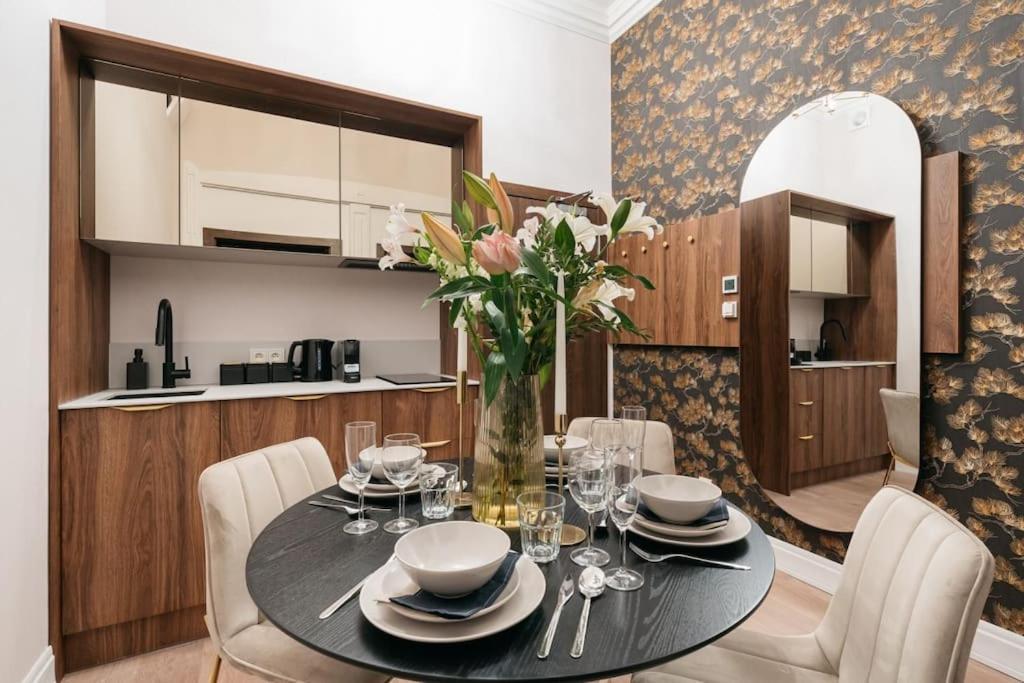 Deluxe Two-bedroom With Old Town View Kraków